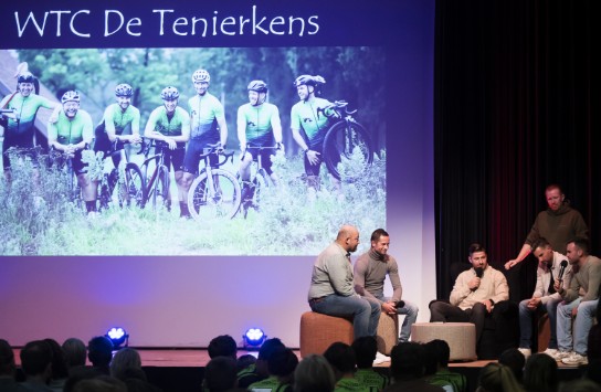  (vergroot foto)